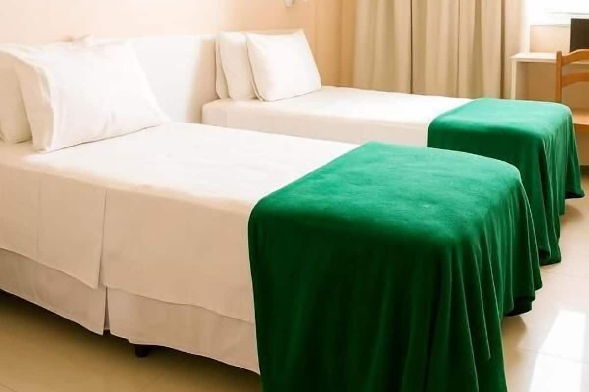 Chambre Ăconomique, 2 lits une place, accessible aux personnes Ă mobilitĂ© rĂ©duite