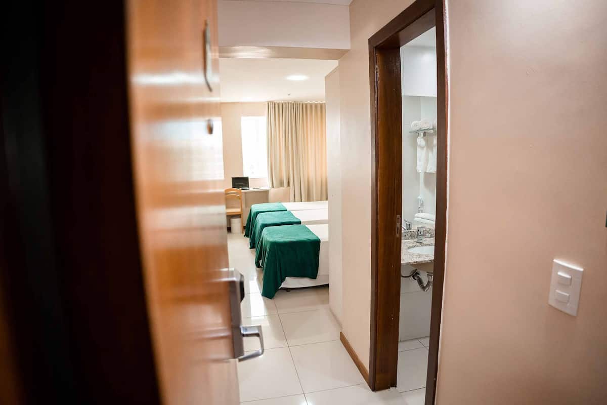 premium bedding, minibar, in-room safe, laptop workspace