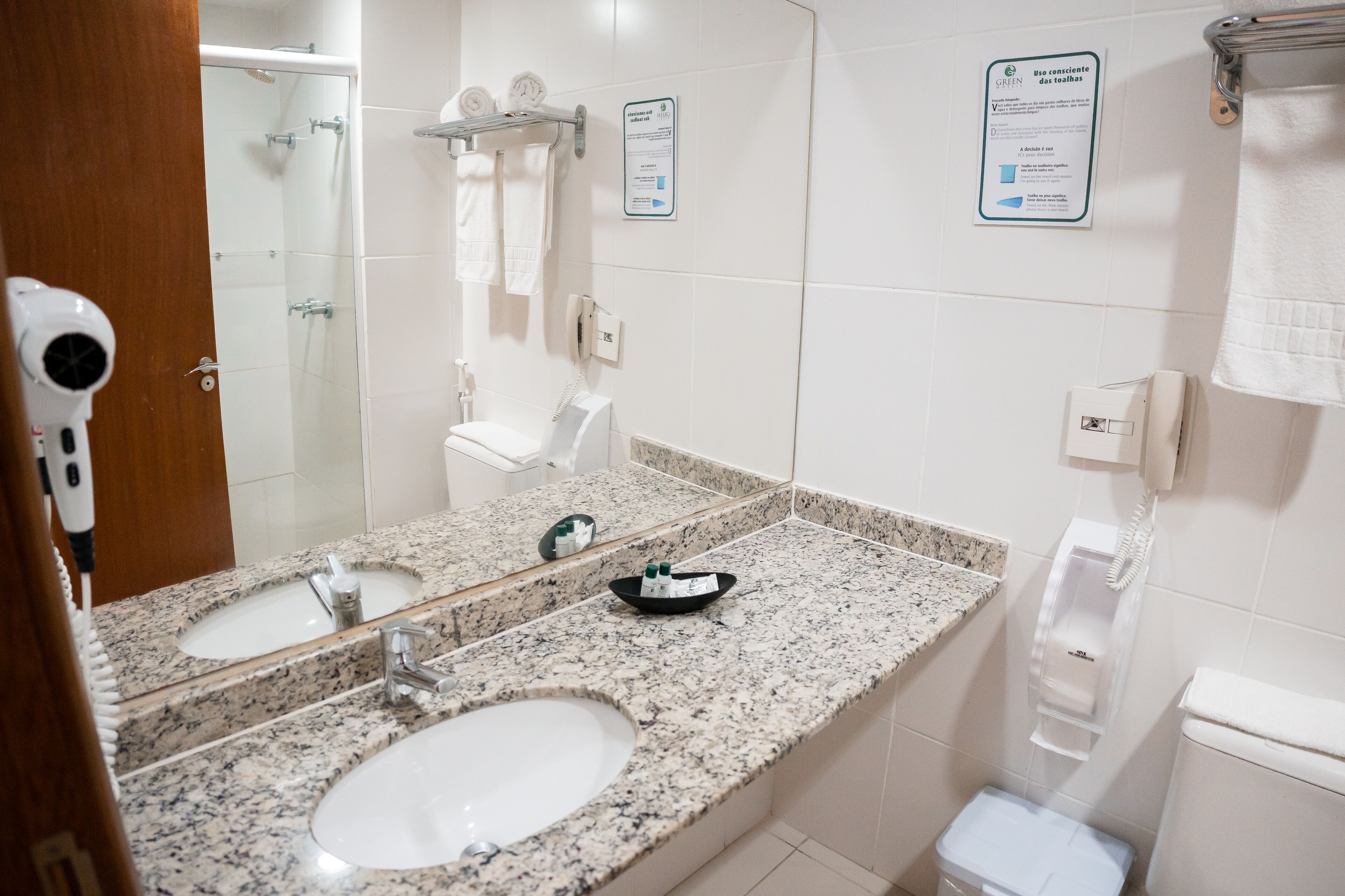 standard double room | bathroom | free toiletries, hair dryer, towels