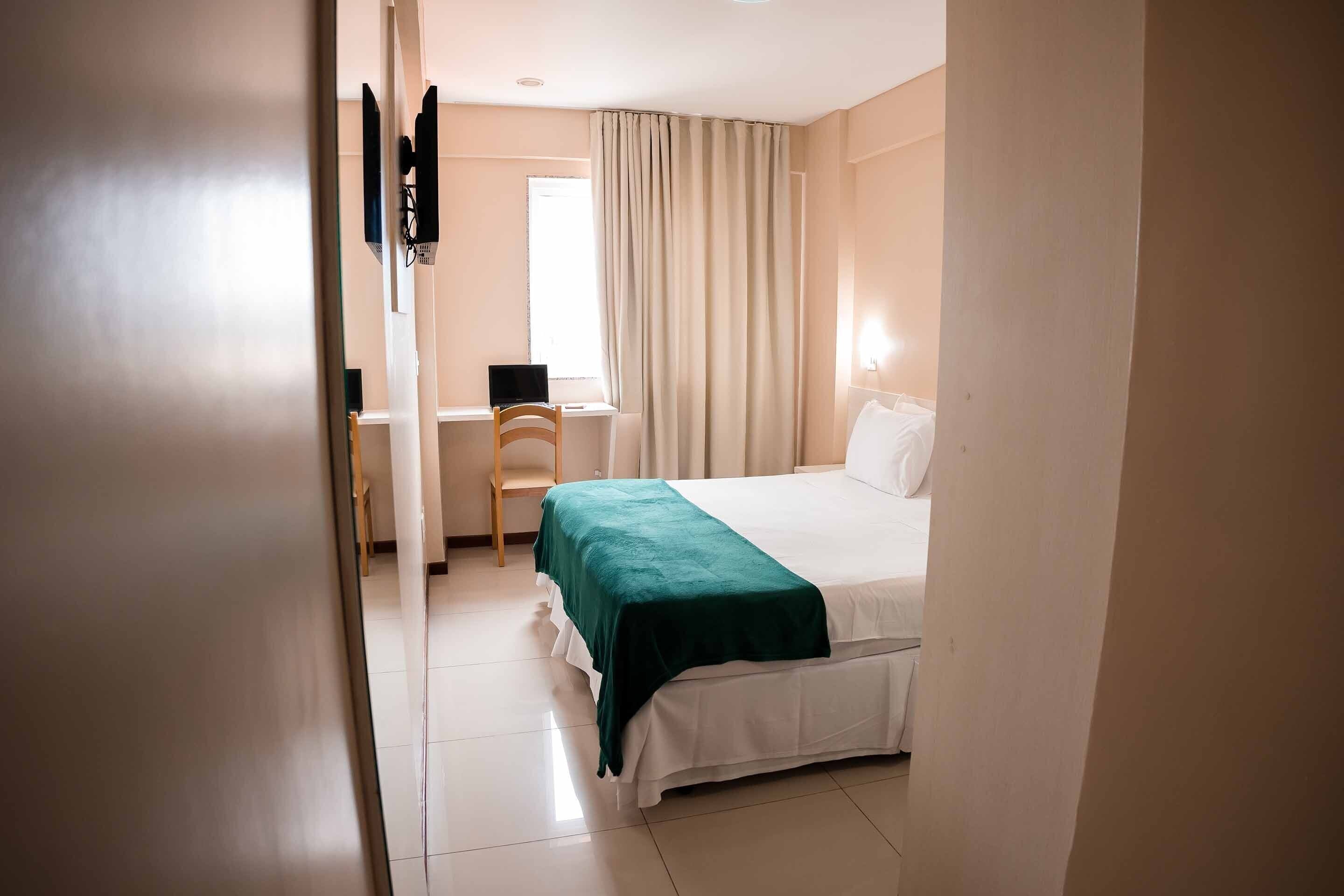 standard double room | premium bedding, minibar, in-room safe, laptop workspace