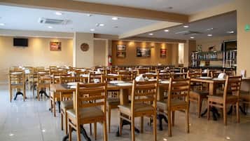 Café da manhã, almoço e jantar
