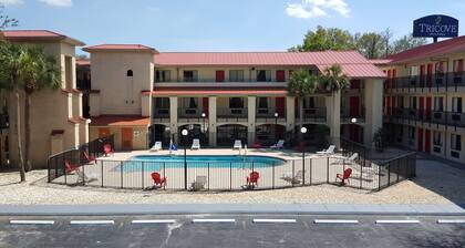 Tricove Inn & Suites