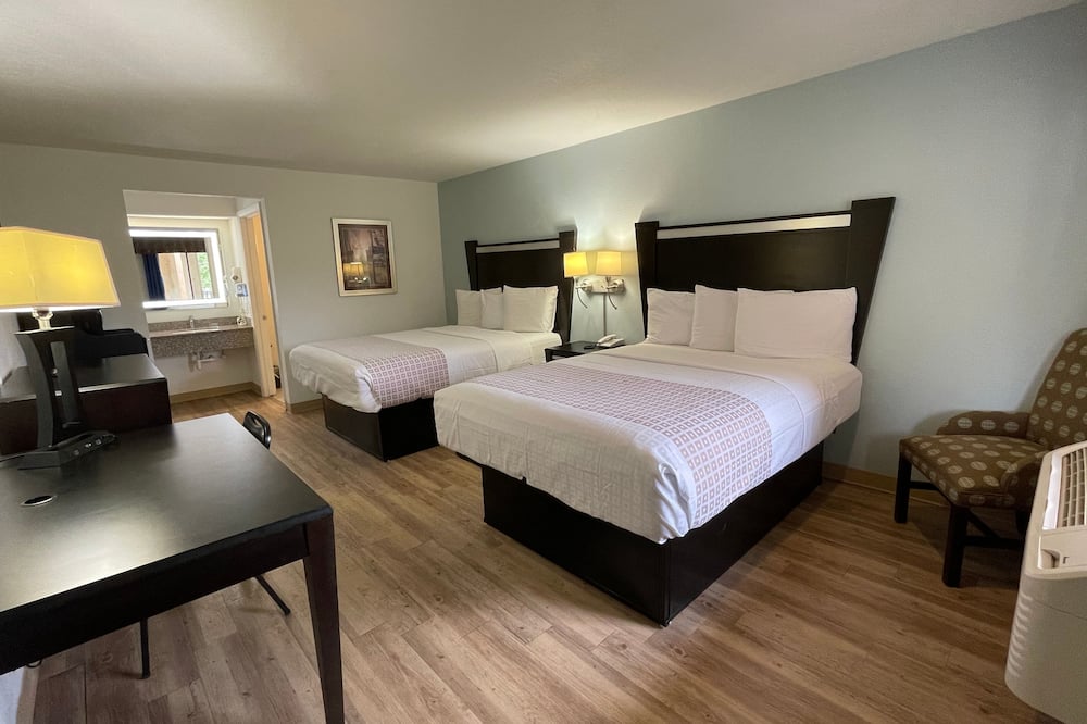 Tricove Inn & Suites