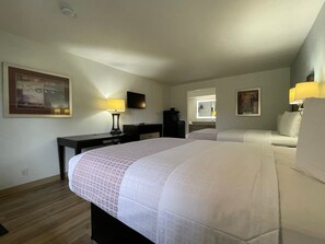 Individually decorated, individually furnished, desk, laptop workspace - Tricove Inn & Suites (Jacksonville)