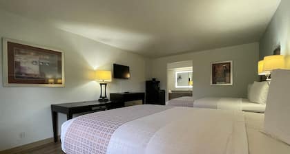 Tricove Inn & Suites