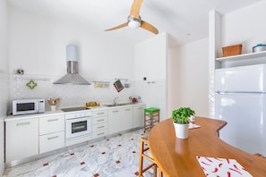 Villa, 5 Bedrooms | Private kitchen | Fridge, microwave, oven, stovetop