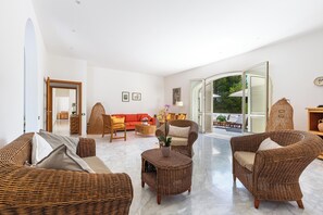 Villa, 5 Bedrooms | Living area | TV