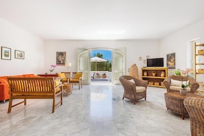 Villa, 5 Bedrooms | Living area | TV