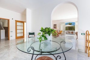 Villa, 5 Bedrooms | Living area | TV