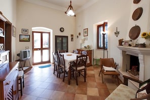 Villa, 3 habitaciones | Cocina compartida | Frigorífico, microondas, horno y placa de cocina