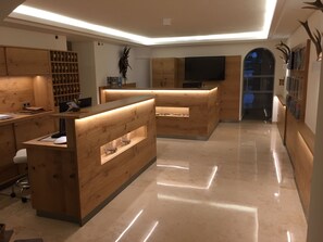 Reception - Hotel Stroblerhof (Strobl)