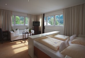 Suite – junior, 1 soverom, tårn | Safe på rommet, strykejern/-brett, barnesenger og wi-fi (inkludert)