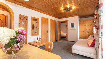 Habitació bàsica | Caixa forta a l'habitació, wifi gratuïta i roba de llit