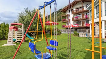 Children’s play area – outdoor