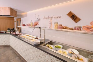 Tägliches Frühstücksbuffet gegen Gebühr