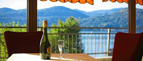 Tempat makan outdoor