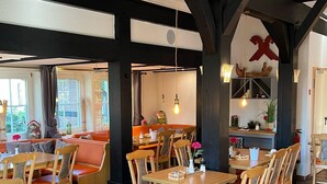Petit déjeuner, déjeuner et dîner servis sur place