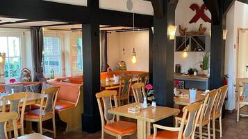 Frühstück, Mittagessen, Abendessen, regionale Küche