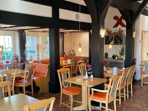 Breakfast, lunch, dinner served; Regional cuisine - Ihr Ferien Hotel Brunnenhof (Suhlendorf)