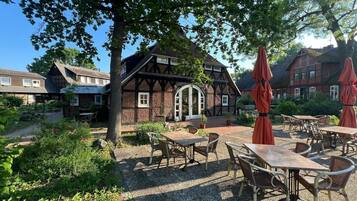 Frühstück, Mittagessen, Abendessen, regionale Küche