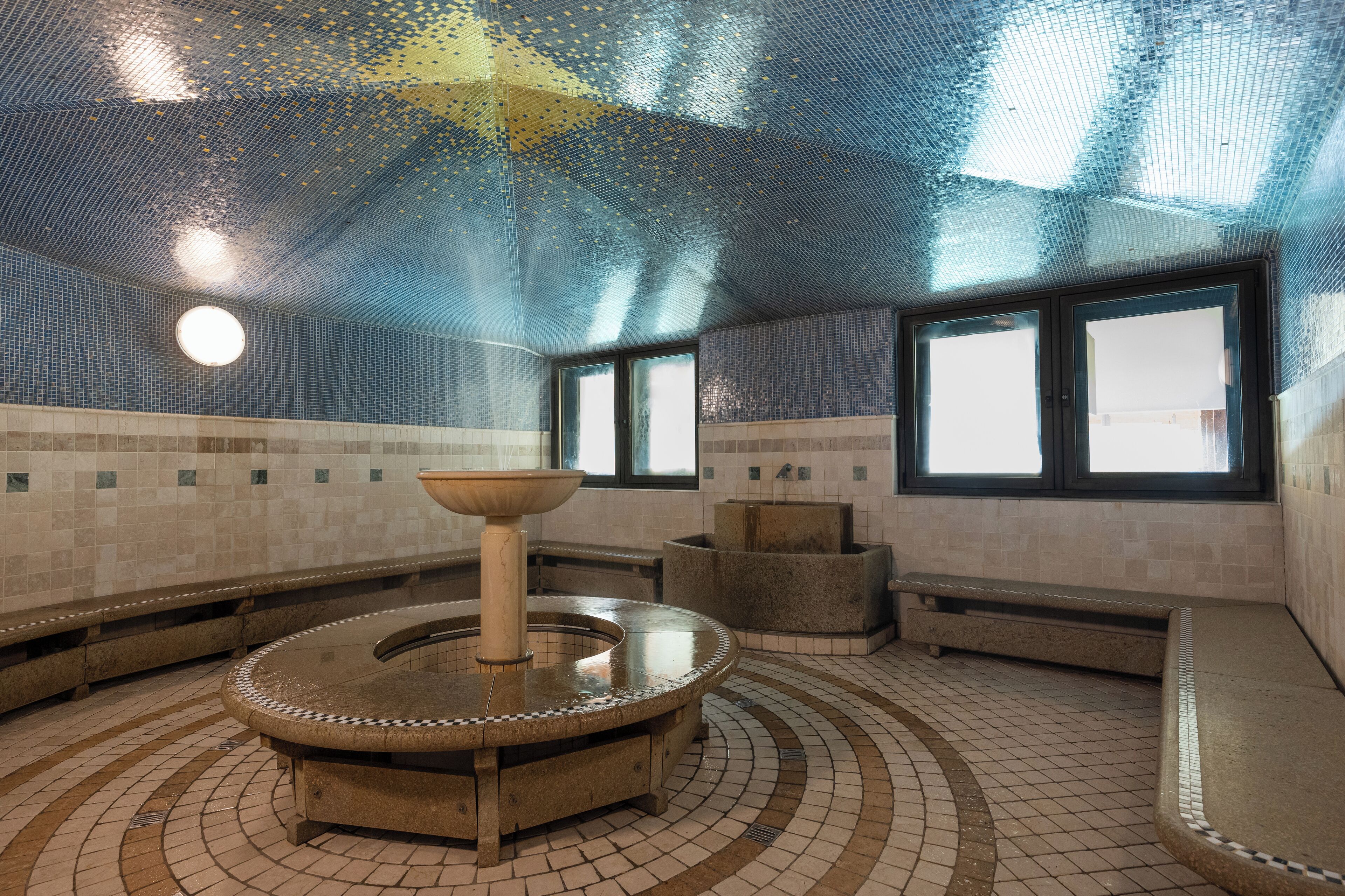 couples treatment room(s), sauna, hot tub, steam room