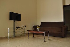 32-inch plasma TV with satellite channels, TV - Hotel Suites Carmelita (San Cristóbal de las Casas)