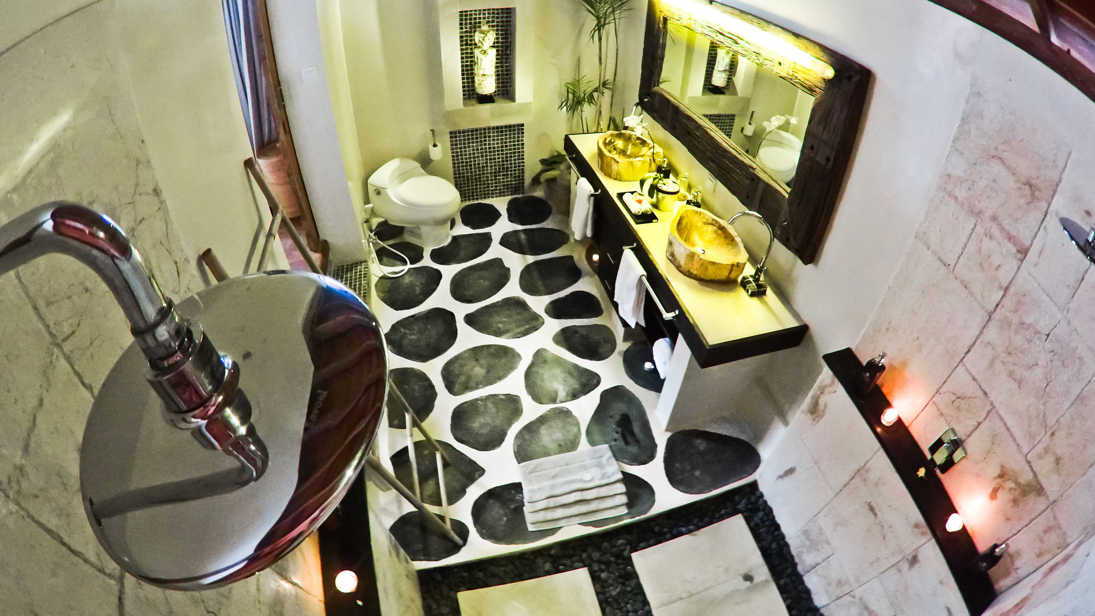 deluxe queen suite villa | bathroom | shower, free toiletries, hair dryer, slippers