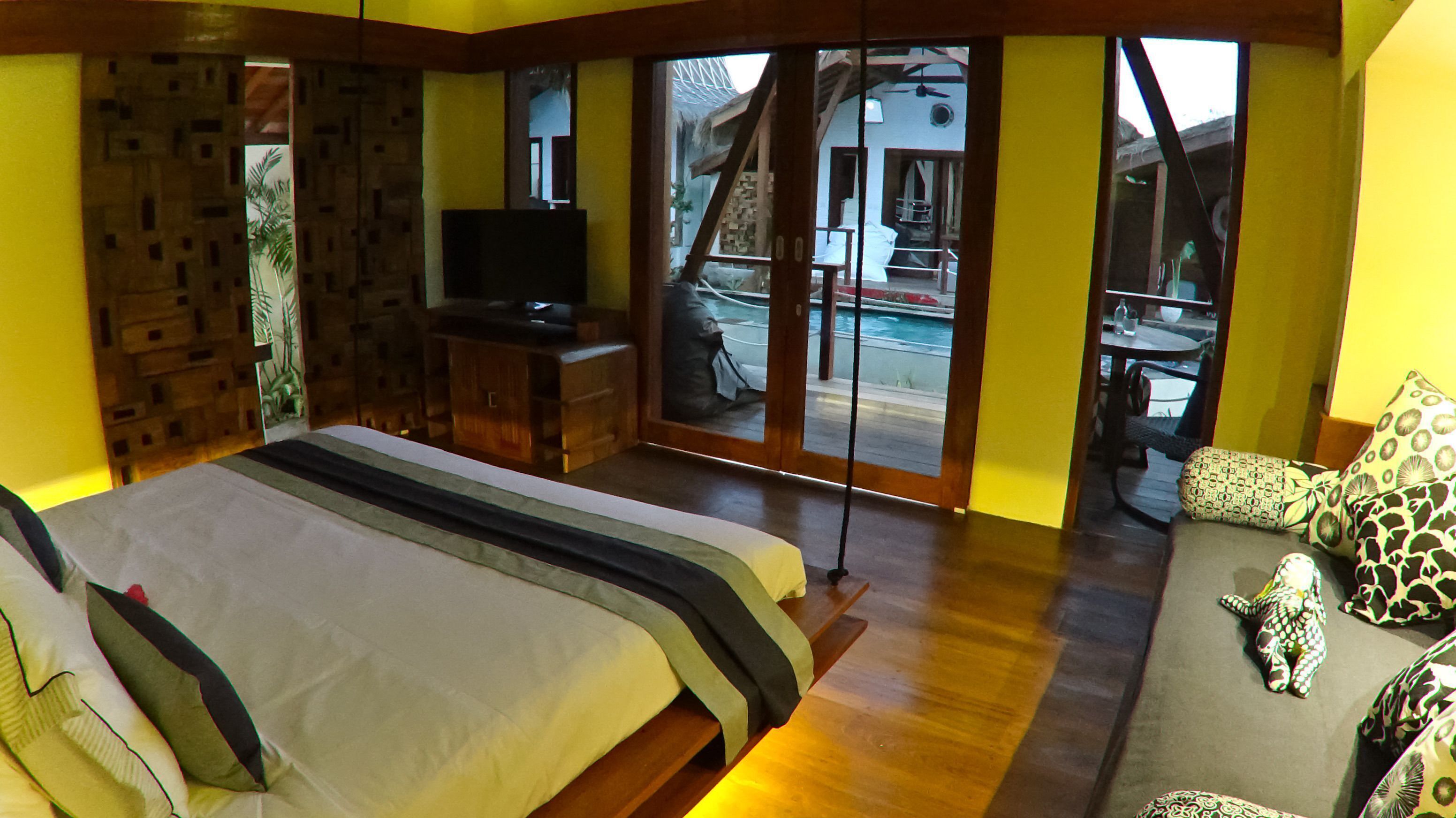 Premium bedding, minibar, in-room safe, free WiFi