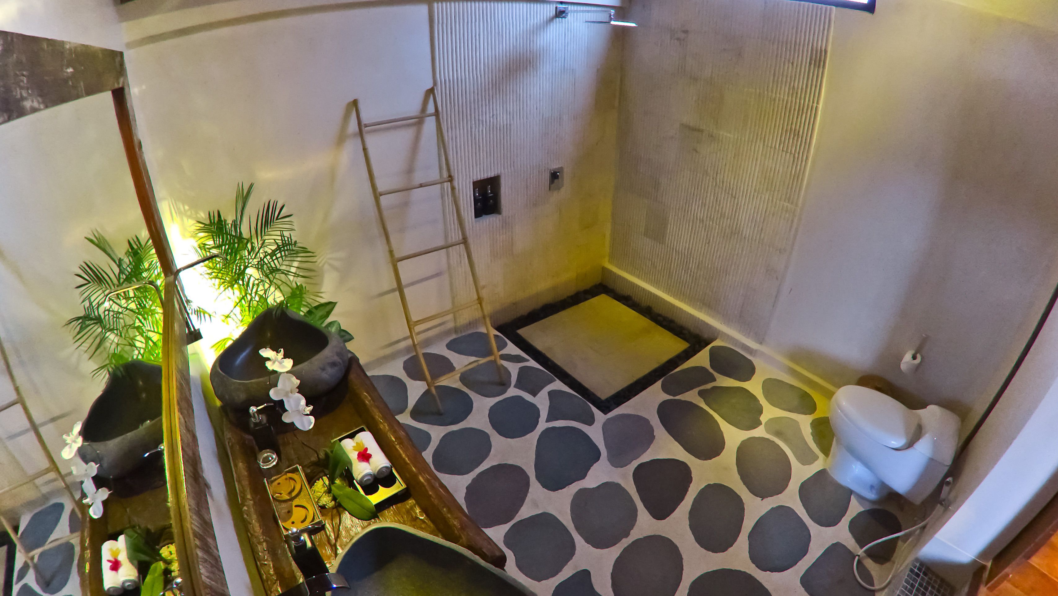 shower, free toiletries, hair dryer, slippers