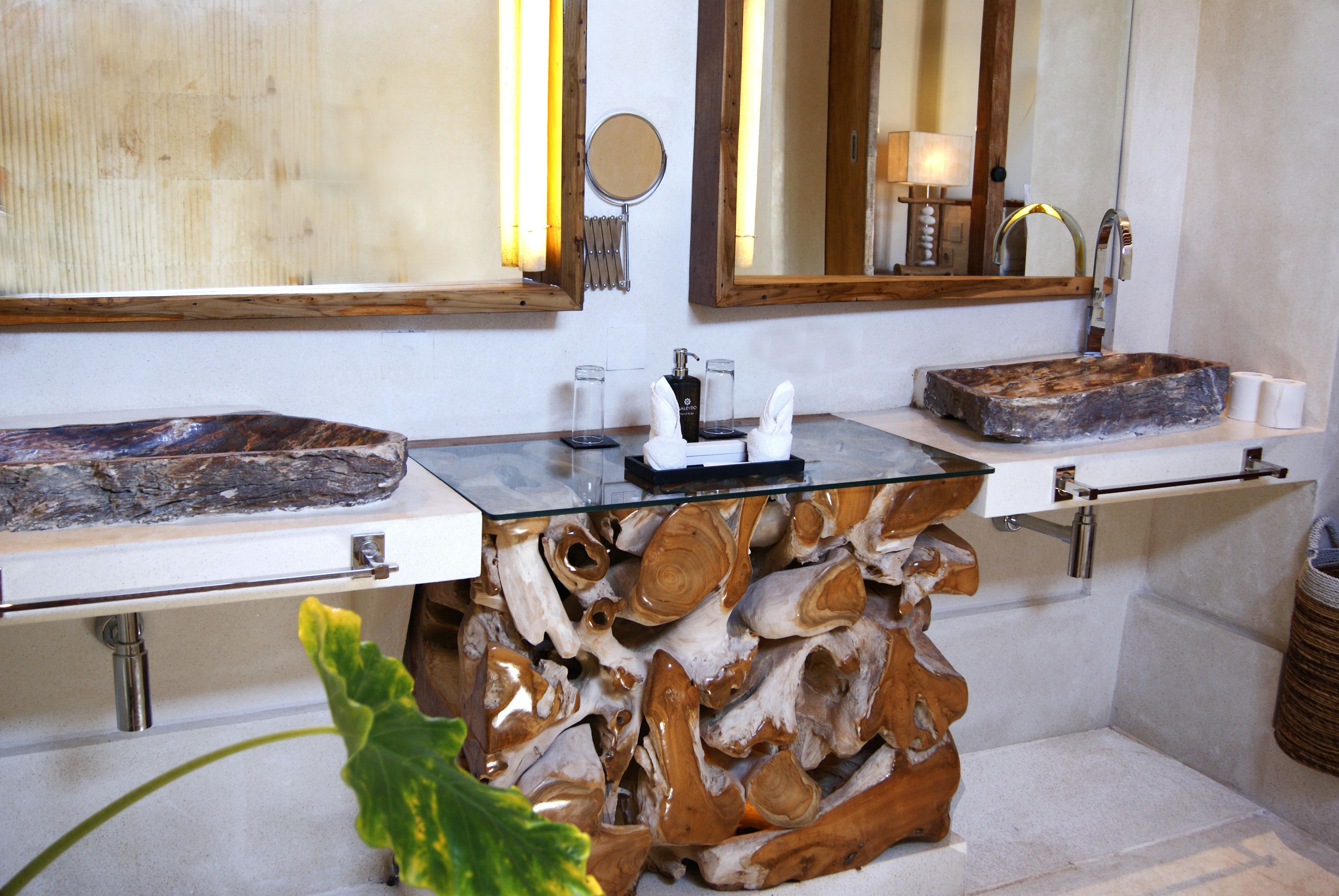 shower, free toiletries, hair dryer, slippers