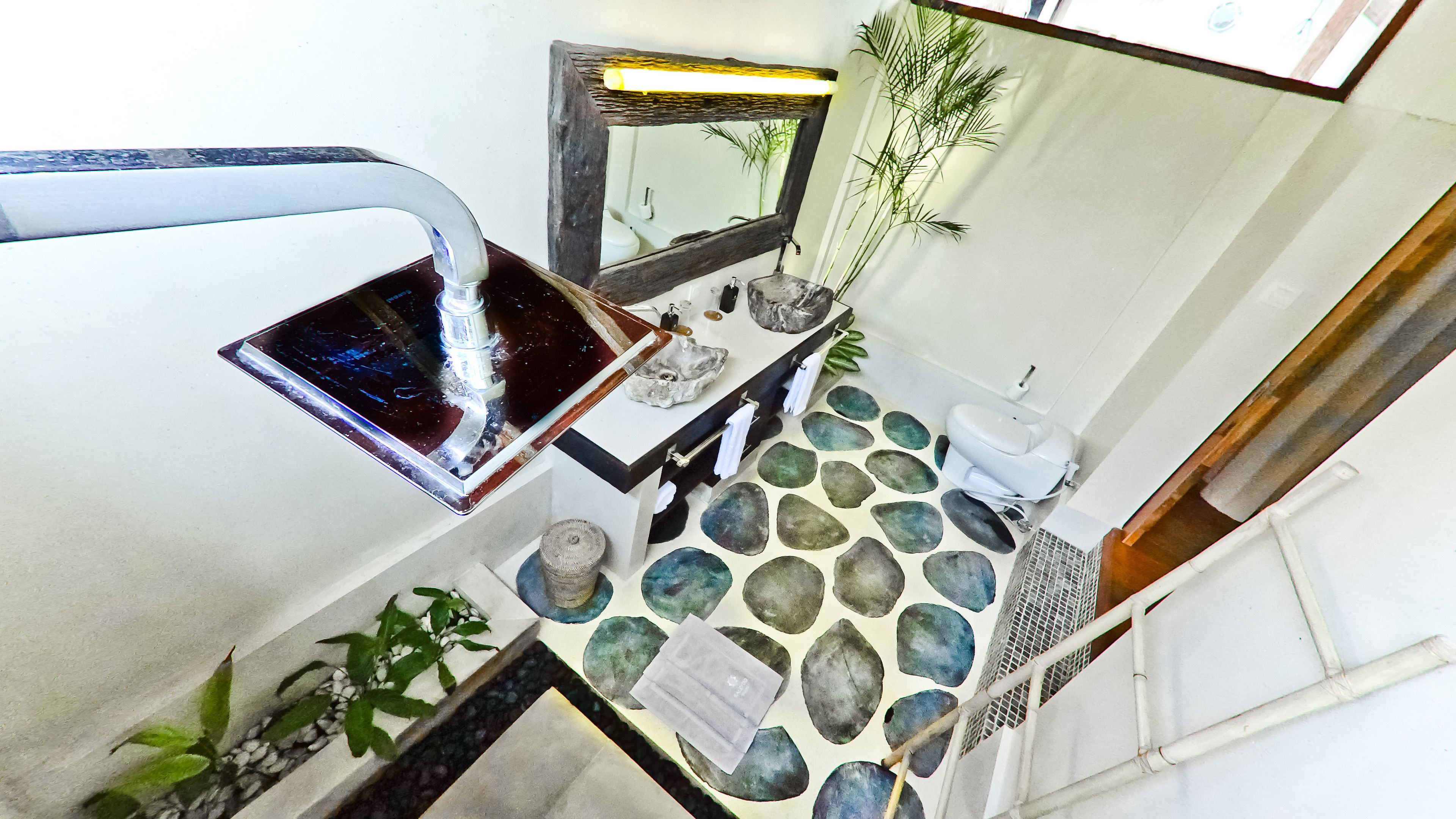 shower, free toiletries, hair dryer, slippers