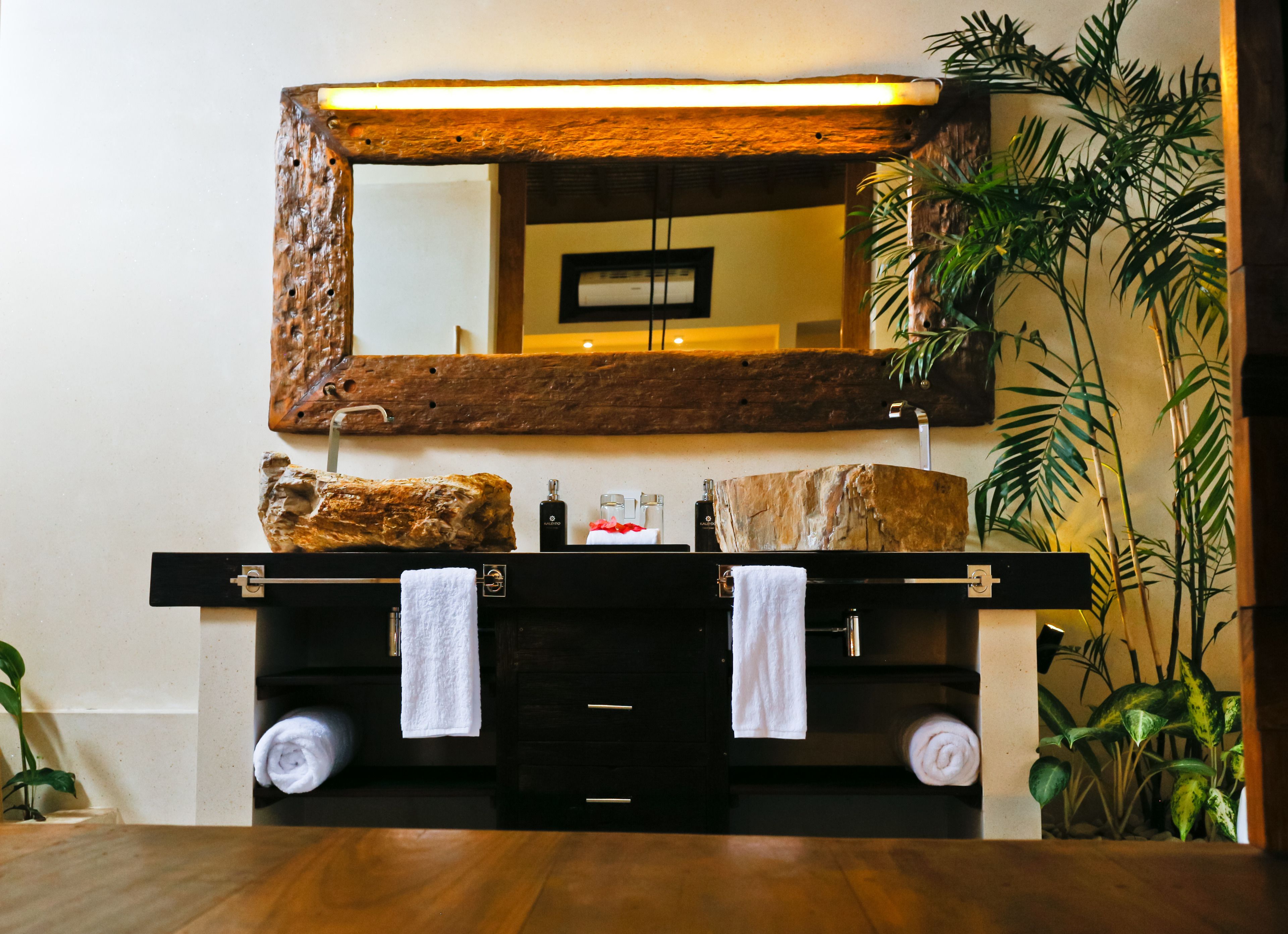 deluxe twin suite villa | bathroom sink