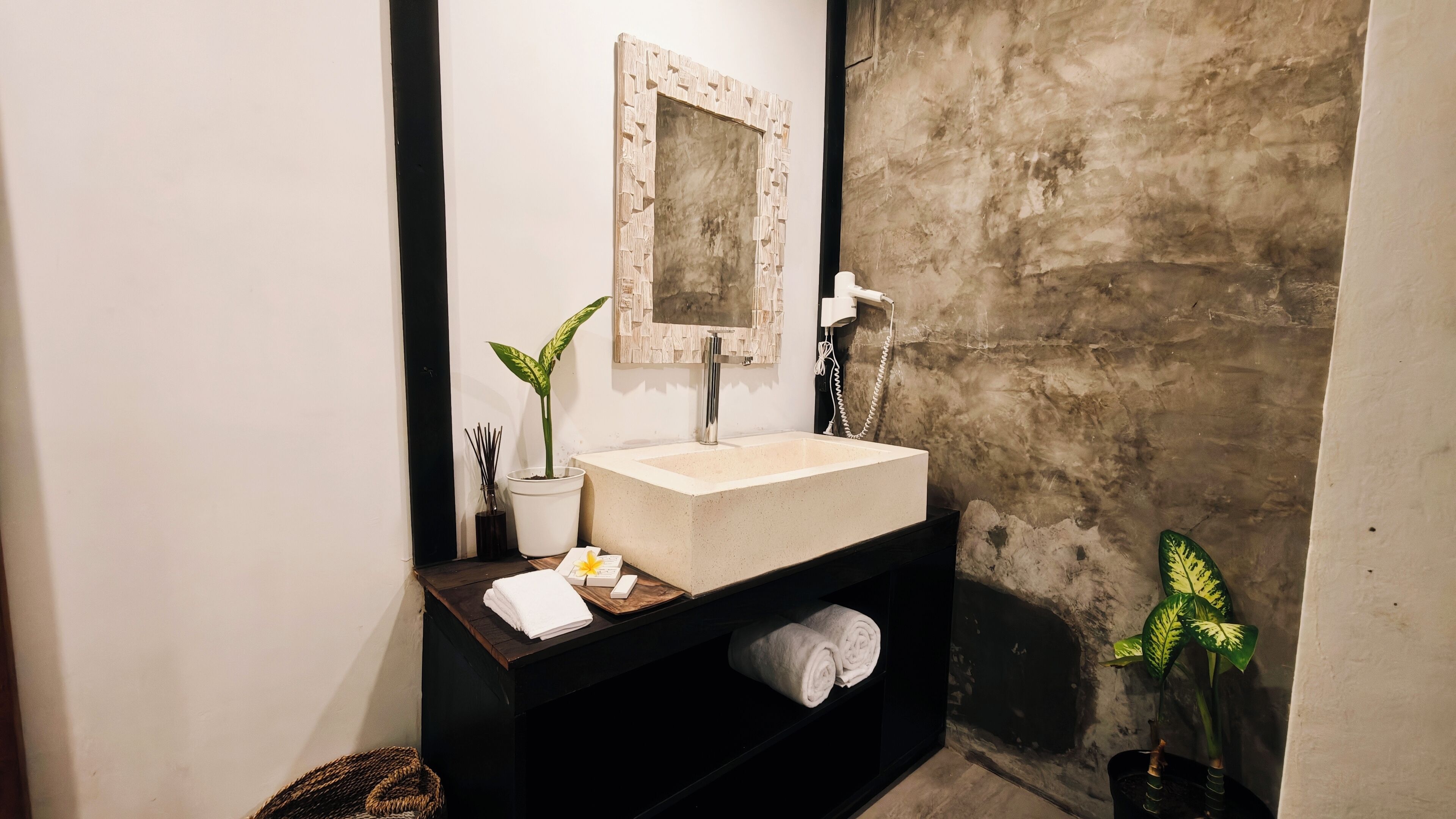 豪華雙人房 | 浴室 | 淋浴設備、免費盥洗用品、吹風機、毛巾