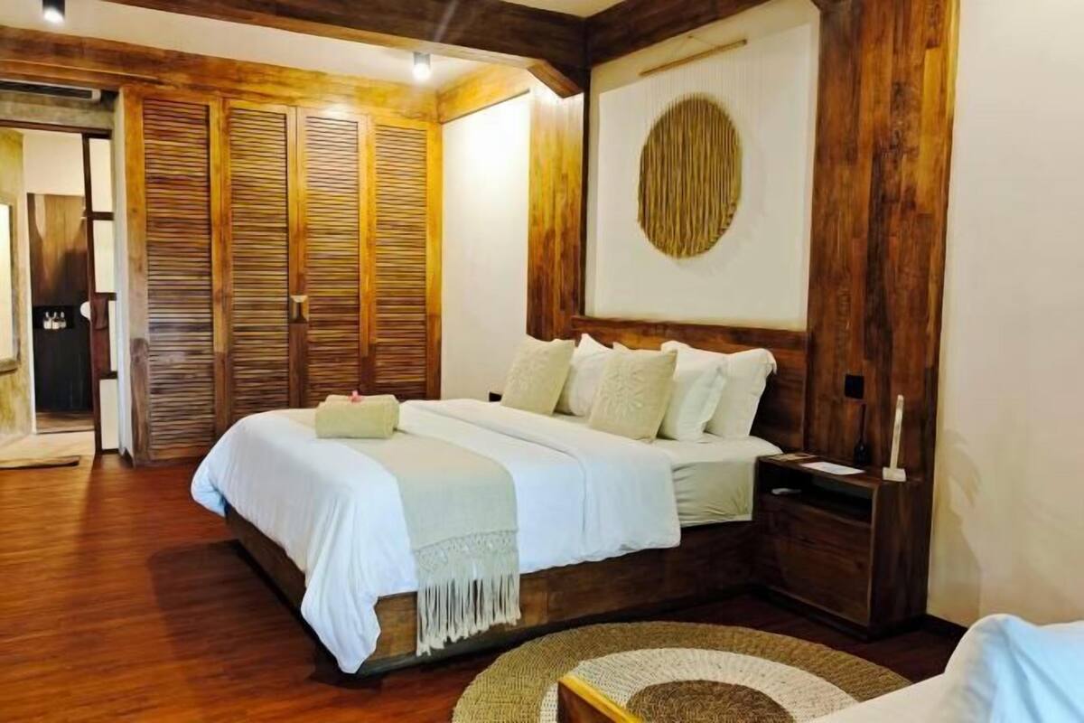 Minibar, in-room safe, soundproofing, free WiFi