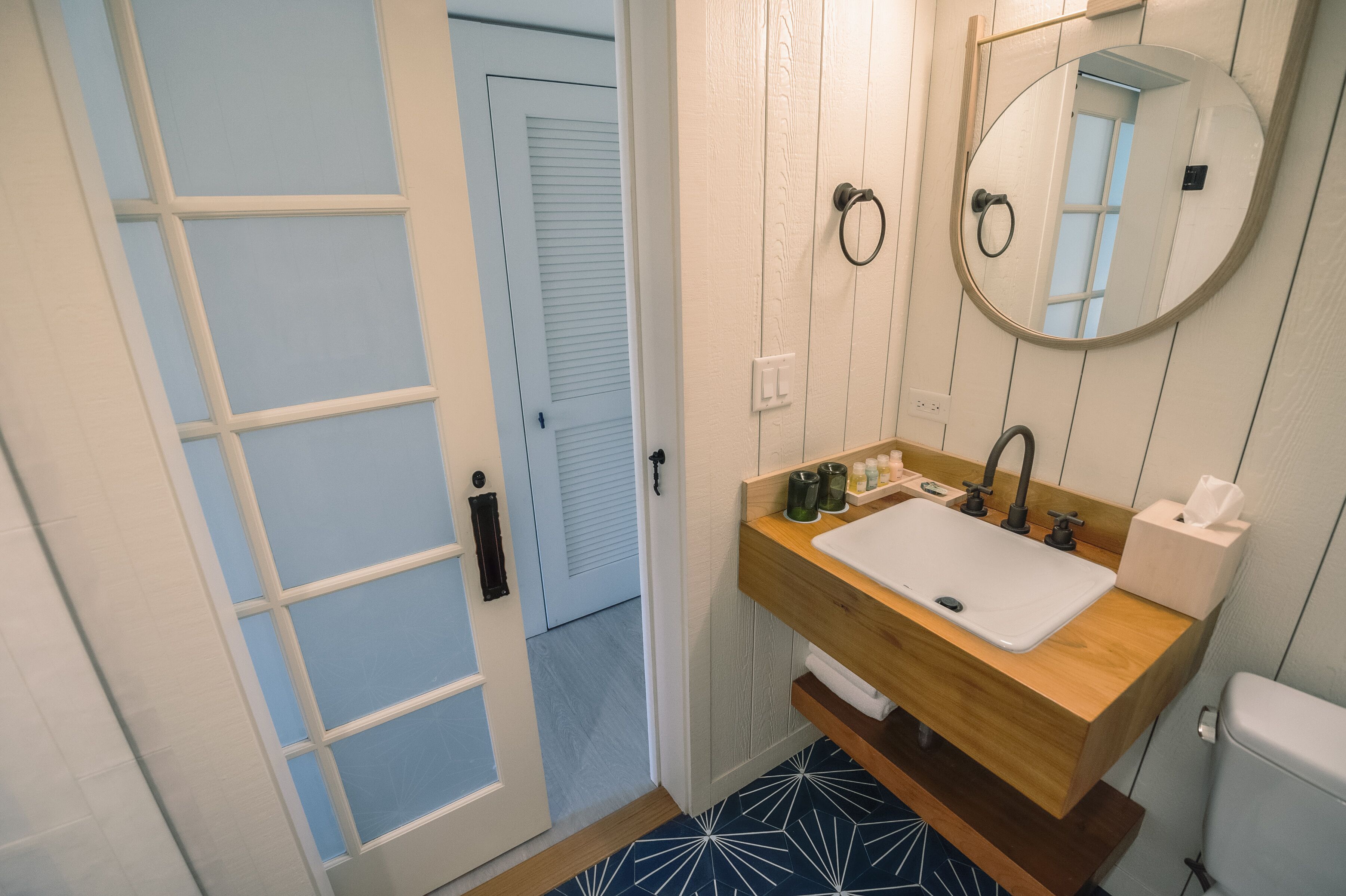 shower, designer toiletries, hair dryer, towels