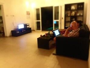 3 Bedroom Villa with Private Swimming Pool | Living area - Negombo Blue Villa Hotel (Negombo)