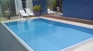 Outdoor pool - Negombo Blue Villa Hotel (Negombo)