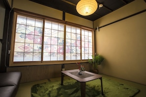 Maison mitoyenne Traditionnelle (Japanese Style) | 1 chambre, bureau, rideaux occultants, Wi-Fi gratuit
