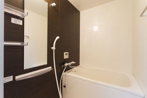 Japanese Style Town House (Check-in instructions to be e-mailed) | Bathroom | Separate bathtub and shower, deep-soaking bathtub, free toiletries - Kamigata Oyado Hachijo (Kyoto)