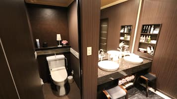 Standard Double Room, Smoking | Bathroom sink