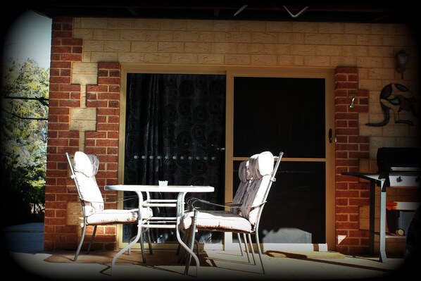 Outdoor dining - York Motel (York)
