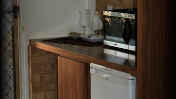 Réfrigérateur, micro-ondes, cafetiÚre/bouilloire, bouilloire électrique