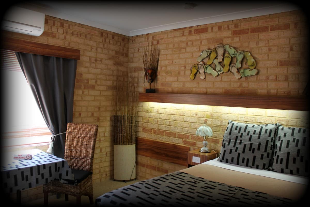 Kamer (The York) | Luxe beddengoed, een bureau, een strijkplank/strijkijzer, gratis wifi