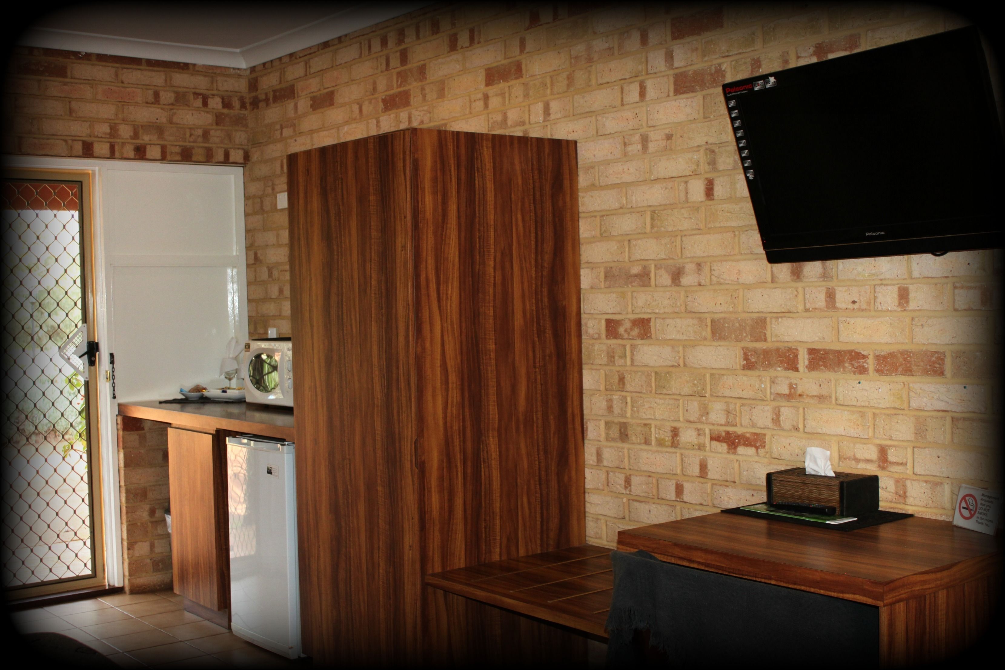 Premium bedding, desk, iron/ironing board, free WiFi