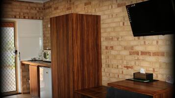 Premium bedding, desk, iron/ironing board, free WiFi