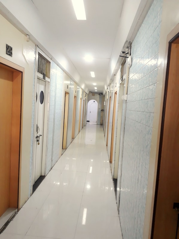 Hallway - Milan Guest House (Mumbai)
