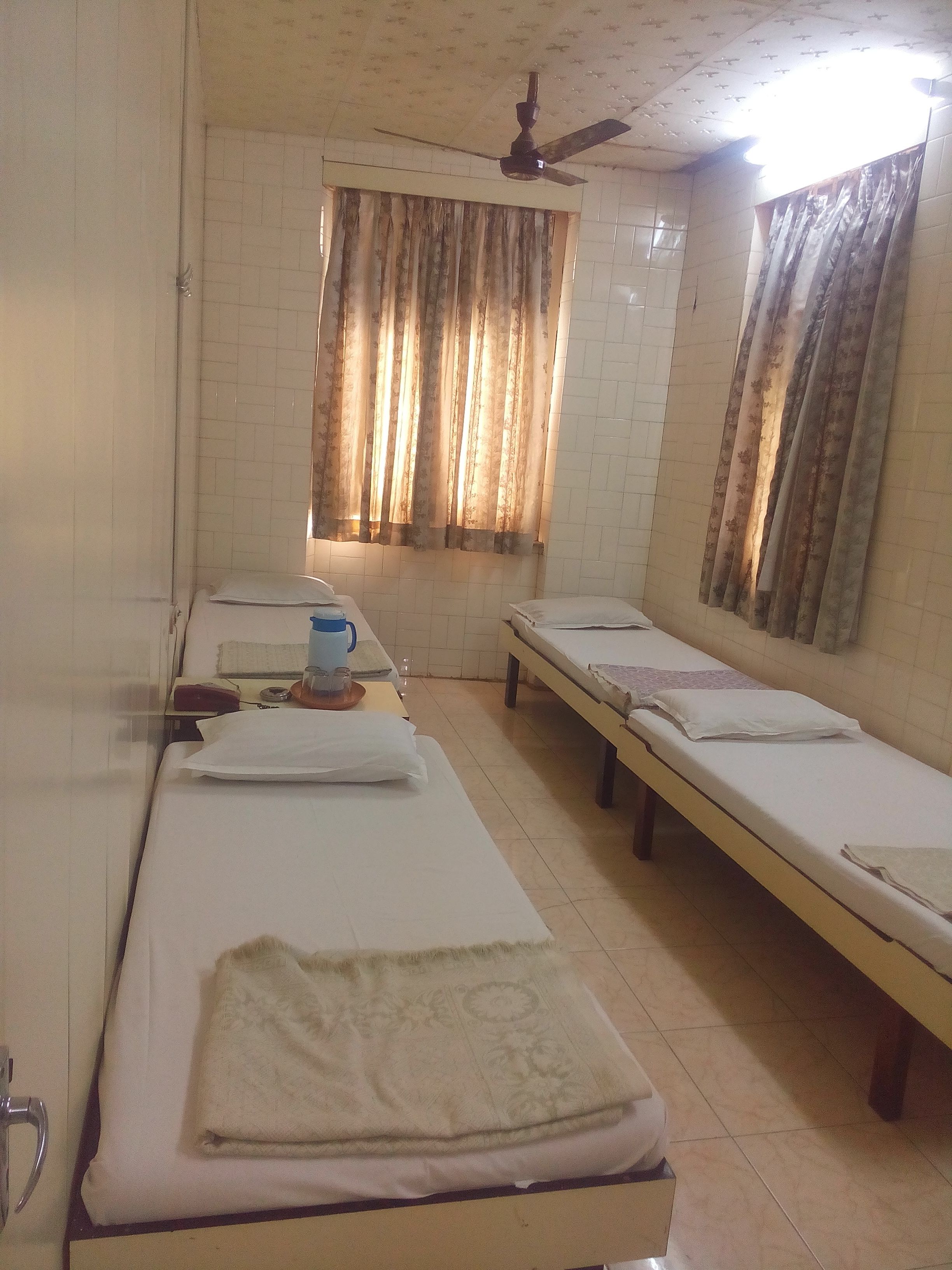 客房内保险箱、隔音、免费 WiFi