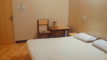 3 bed A/c | Free WiFi, bed sheets