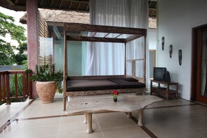 Villa Luxe, piscine privée, vue jardin | Balcon