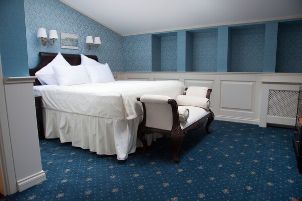 In-room safe, desk, free WiFi